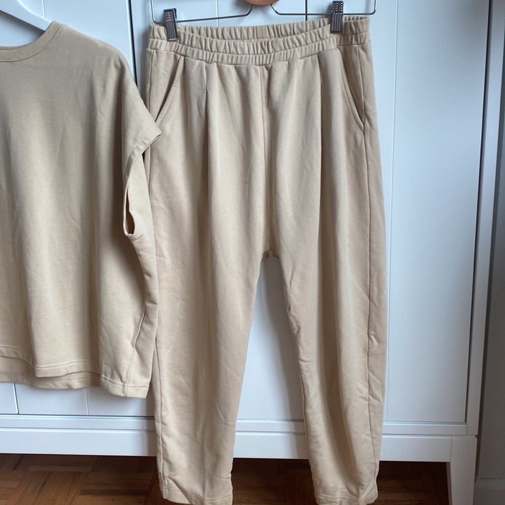 Matching jogging set - Picture 3 of 6
